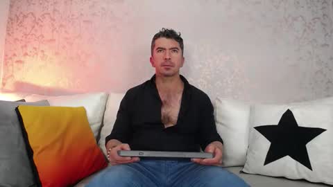 Snapshot of juank_fit45 chatting on November 7, 2025, 1:55 pm Juan k online show from November 7, 2025, 1:55 pm