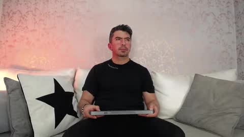 Snapshot of juank_fit45 chatting on November 8, 2025, 1:44 pm Juan k online show from November 8, 2025, 1:44 pm