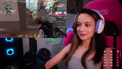 Snapshot of juicy___angel chatting on February 25, 2025, 11:33 pm Angelina online show from February 25, 2025, 11:33 pm