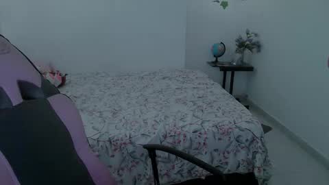 EleN online show from October 5, 2025, 6:06 pm