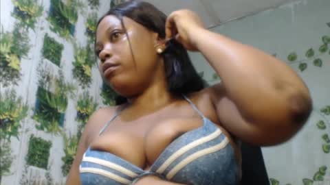 Snapshot of juicy_gold22 chatting on January 5, 2025, 10:19 pm Mariagold online show from January 5, 2025, 10:19 pm