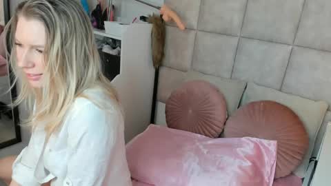 Snapshot of juicy_pussie chatting on April 30, 2026, 7:25 am Tatjana online show from April 30, 2026, 7:25 am