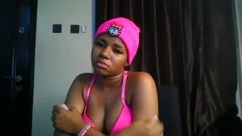 Snapshot of juicy_pussy1122 chatting on January 22, 2025, 6:10 am Emily online show from January 22, 2025, 6:10 am