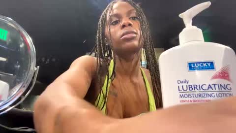 Snapshot of juicyexotic chatting on January 31, 2025, 4:03 am JuicyExotic online show from January 31, 2025, 4:03 am