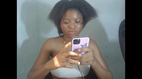 juicynpinkx online show from April 14, 2026, 9:26 am