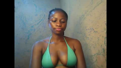 juicypiexx online show from December 4, 2025, 3:43 pm