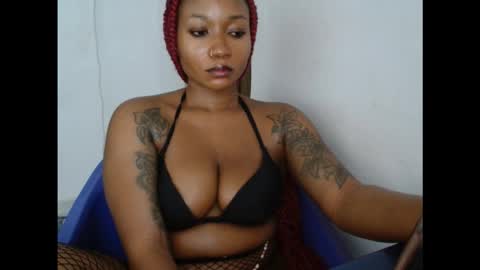 juicyxpink online show from October 4, 2025, 11:58 pm