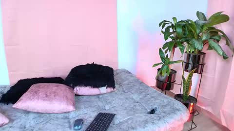 Snapshot of jules_n_gia chatting on September 30, 2025, 9:58 am Jules and Gia online show from September 30, 2025, 9:58 am