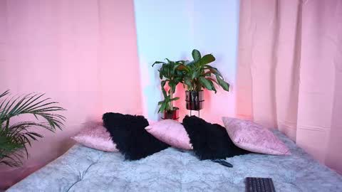 Snapshot of jules_n_gia chatting on October 4, 2025, 10:02 am Jules and Gia online show from October 4, 2025, 10:02 am