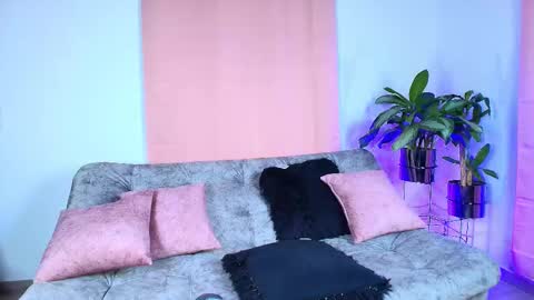 Snapshot of jules_n_gia chatting on October 9, 2025, 10:24 am Jules and Gia online show from October 9, 2025, 10:24 am