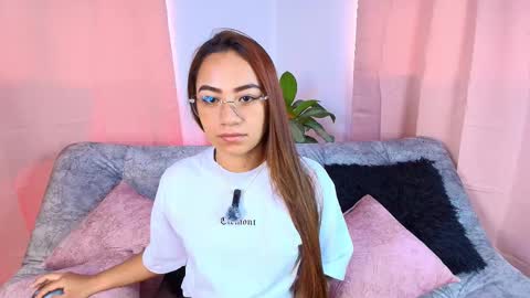 Snapshot of jules_n_gia chatting on October 17, 2025, 3:47 pm Jules and Gia online show from October 17, 2025, 3:47 pm