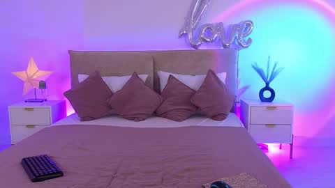 Jules Nightt online show from April 3, 2026, 9:24 pm