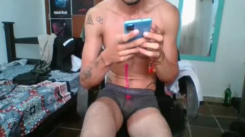 Snapshot of julfigo chatting on December 22, 2024, 12:05 pm Julfigo online show from December 22, 2024, 12:05 pm