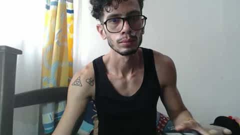 Snapshot of julfigo chatting on February 17, 2025, 5:53 pm Julfigo online show from February 17, 2025, 5:53 pm