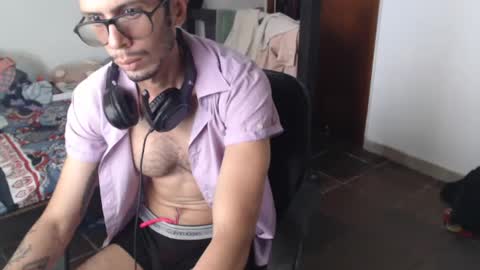 Snapshot of julfigo chatting on July 11, 2026, 4:10 pm Julfigo online show from July 11, 2026, 4:10 pm