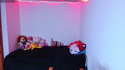 Juliana online show from April 12, 2026, 9:42 pm