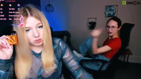 Snapshot of juli_kisss chatting on March 12, 2025, 11:01 pm juli kisss online show from March 12, 2025, 11:01 pm