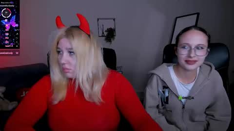 Snapshot of juli_kisss chatting on September 10, 2025, 7:25 pm juli kisss online show from September 10, 2025, 7:25 pm