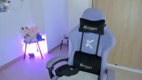 juli_santos_22 online show from October 5, 2025, 5:55 pm