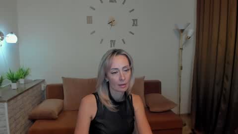 Snapshot of julia__cherry_ chatting on February 7, 2025, 3:52 pm julia__cherry_ online show from February 7, 2025, 3:52 pm