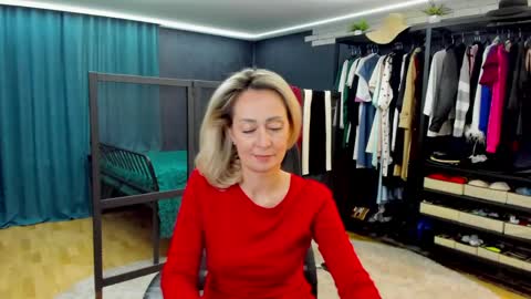 Snapshot of julia__cherry_ chatting on May 12, 2026, 12:24 pm julia__cherry_ online show from May 12, 2026, 12:24 pm