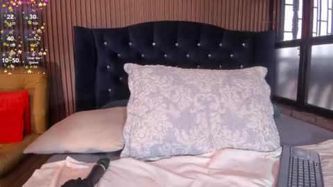 Julia online show from January 15, 2026, 8:45 pm