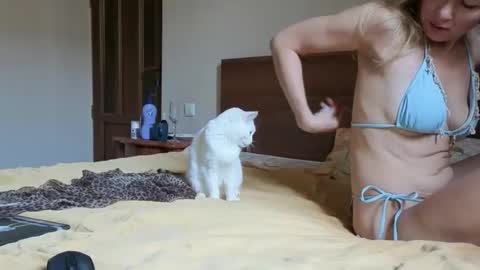 julia_giulia online show from October 9, 2025, 8:45 am