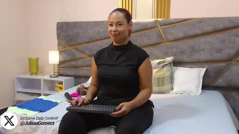 Julia Gomes online show from March 2, 2025, 7:23 pm