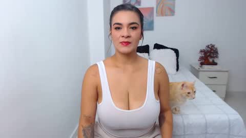 julia online show from March 1, 2025, 8:56 am