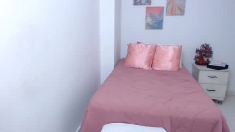 julia online show from October 29, 2025, 2:41 pm