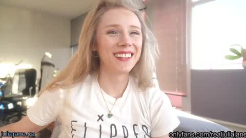 Julia Jane online show from April 7, 2026, 1:06 am