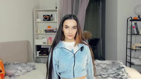 Snapshot of julia_jess chatting on October 20, 2025, 9:59 pm Evelin online show from October 20, 2025, 9:59 pm