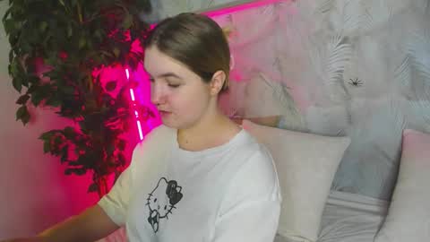 Julia Jips online show from November 4, 2025, 1:05 am