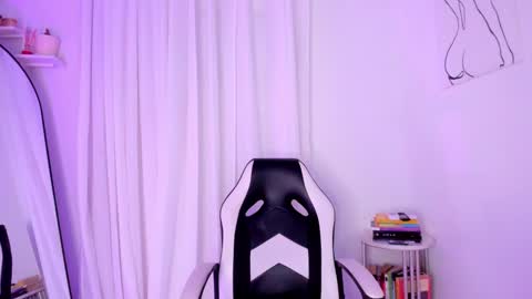 Snapshot of julia_joness chatting on December 7, 2024, 11:45 pm Julia online show from December 7, 2024, 11:45 pm