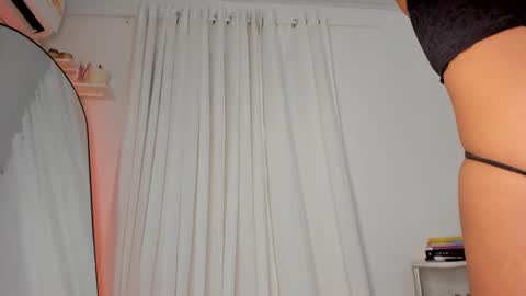 Snapshot of julia_joness chatting on January 6, 2025, 3:42 am Julia online show from January 6, 2025, 3:42 am