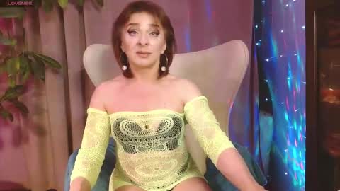 Snapshot of julia_renard chatting on October 3, 2025, 6:27 pm Julia online show from October 3, 2025, 6:27 pm