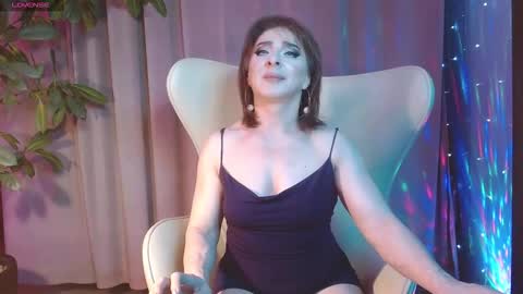 Snapshot of julia_renard chatting on November 7, 2025, 9:15 pm Julia online show from November 7, 2025, 9:15 pm