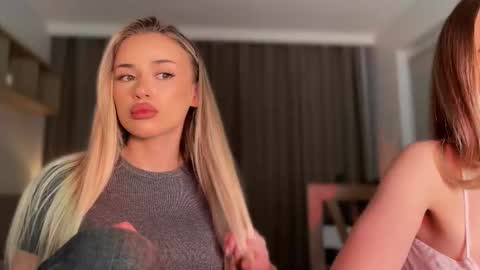 Julia R Le online show from November 12, 2025, 11:47 pm