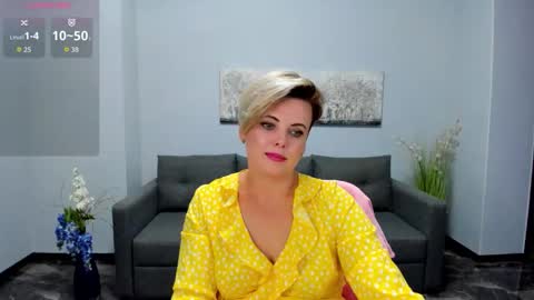 Snapshot of julia_wilsons chatting on October 3, 2025, 11:51 am Julia online show from October 3, 2025, 11:51 am