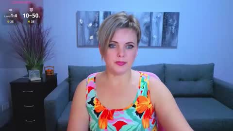 Julia online show from November 22, 2025, 12:59 pm