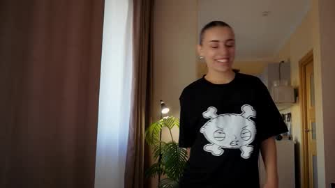 Molly online show from March 25, 2026, 2:56 pm