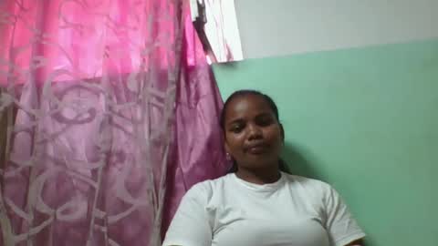 Snapshot of juliah02 chatting on January 17, 2025, 6:15 am juliah02 online show from January 17, 2025, 6:15 am