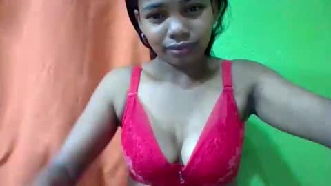 juliah02 online show from May 3, 2026, 3:56 am
