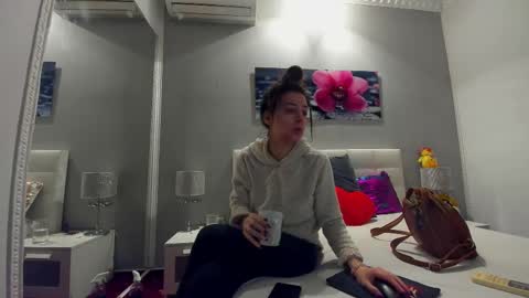 JuliaHunt online show from November 15, 2025, 10:56 am