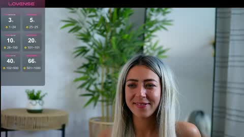 Julia online show from April 16, 2026, 9:39 pm