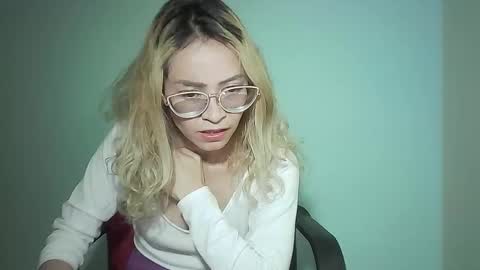 JuliaMack online show from February 6, 2025, 12:22 am