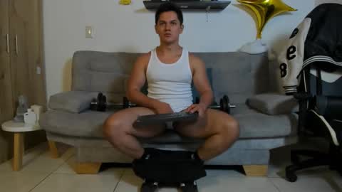 julian_wallace online show from September 30, 2025, 12:15 am