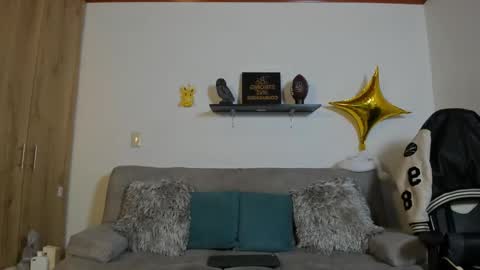 julian_wallace online show from September 30, 2025, 2:11 pm