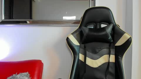 julian_wallace online show from April 2, 2026, 10:29 pm