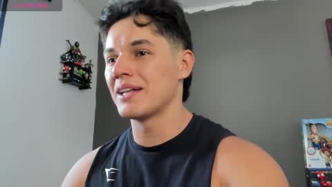 julian_wallace1 online show from May 20, 2026, 7:20 pm
